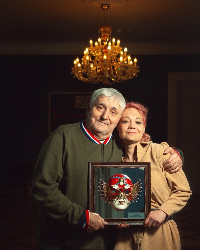 Виктор Панов и Анастасия Панова-Малевинская с «Золотой Маской»